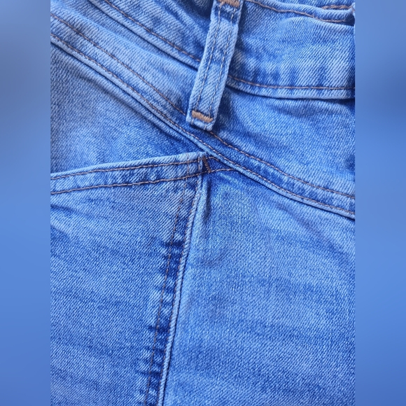 Levi's Mom Jeans - Picture 3 of 6